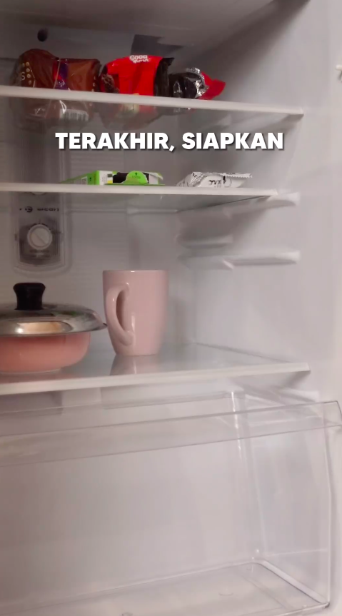 Bukan ditabur kopi, ini trik hilangkan bau tak sedap di dalam kulkas pakai satu jenis ampas dapur