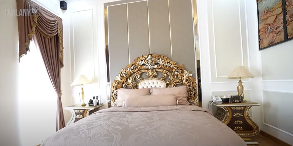 Tinggal di rumah megah Rp 15 M, 10 potret kamar tidur Kiky Saputri desain ranjang ala film Cinderella