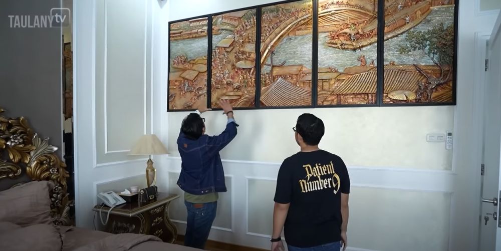 potret kamar tidur Kiki Saputri & suami © 2024 brilio.net potret kamar tidur Kiki Saputri & suami © 2024 brilio.net