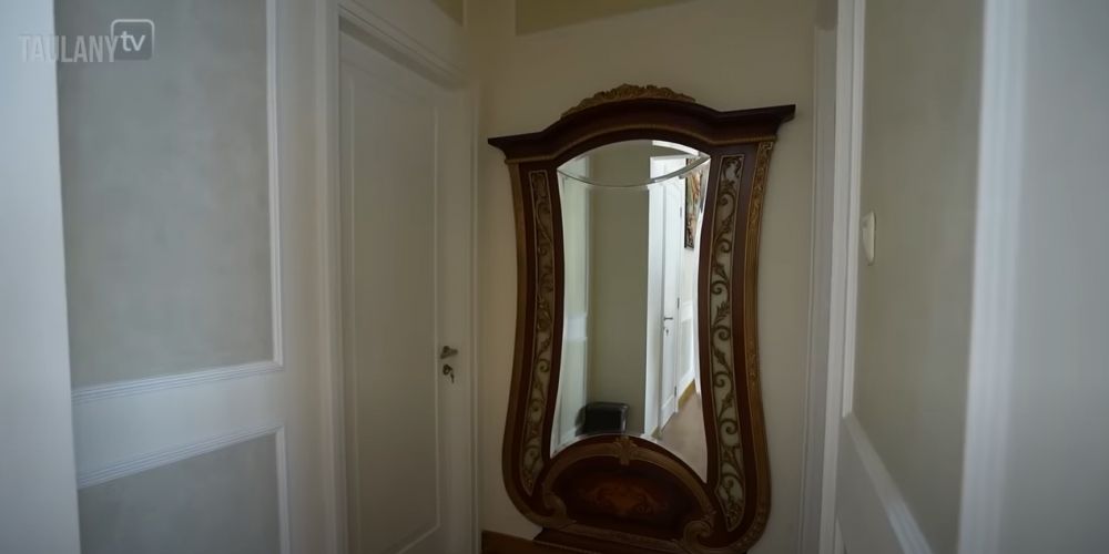 potret kamar tidur Kiki Saputri & suami © 2024 brilio.net potret kamar tidur Kiki Saputri & suami © 2024 brilio.net