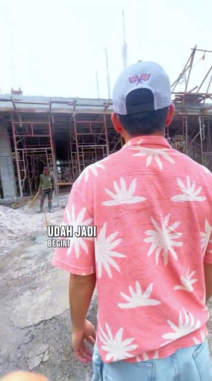 pembangunan rumah baru Denny Sumargo © TikTok pembangunan rumah baru Denny Sumargo © TikTok