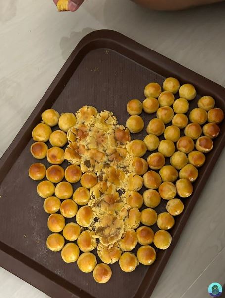 Potret kocak momen apes saat bikin kue Lebaran Berbagai sumber Potret kocak momen apes saat bikin kue Lebaran Berbagai sumber