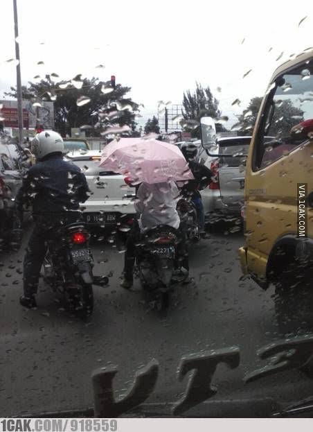siasat nyeleneh orang jalani musim hujan berbagai sumber siasat nyeleneh orang jalani musim hujan berbagai sumber