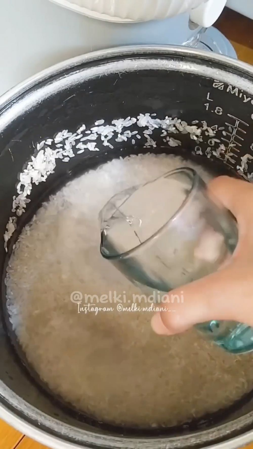 Tanpa tambahan kapur sirih, ini cara mudah membuat lontong yang padat, kenyal, dan antigagal