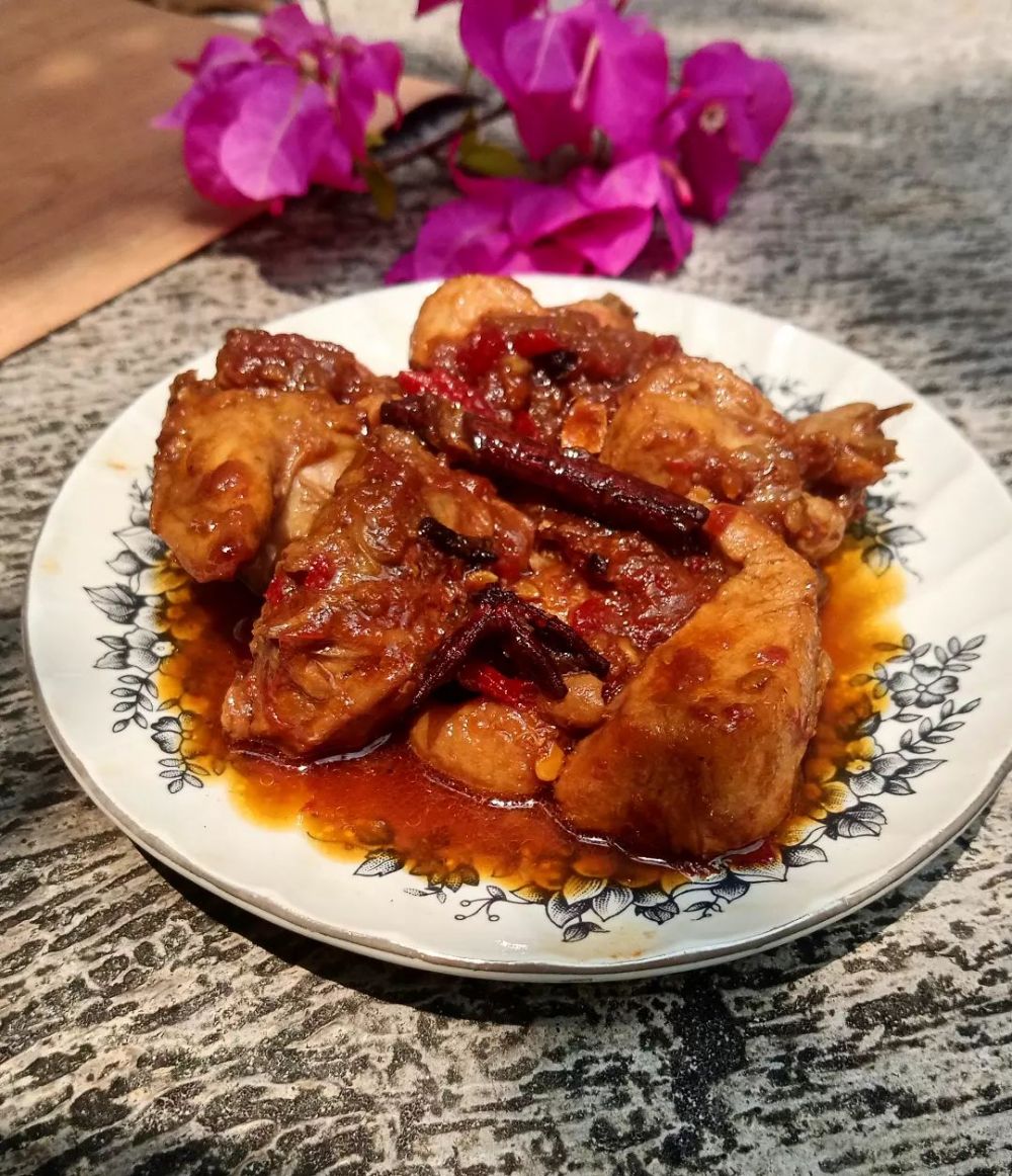 17 Resep semur ayam ala rumahan lauk andalan buka puasa, enak, sederhana, dan nggak bikin bosan