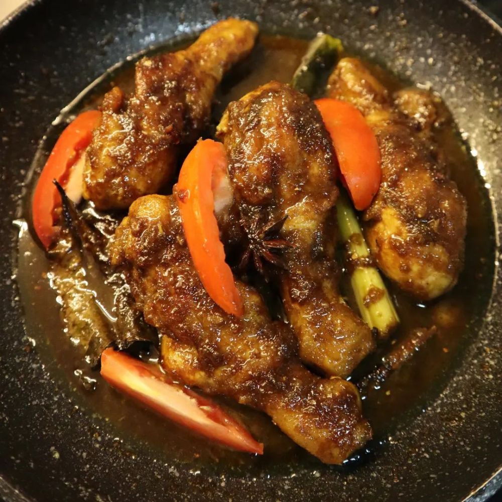 17 Resep semur ayam ala rumahan lauk andalan buka puasa, enak, sederhana, dan nggak bikin bosan