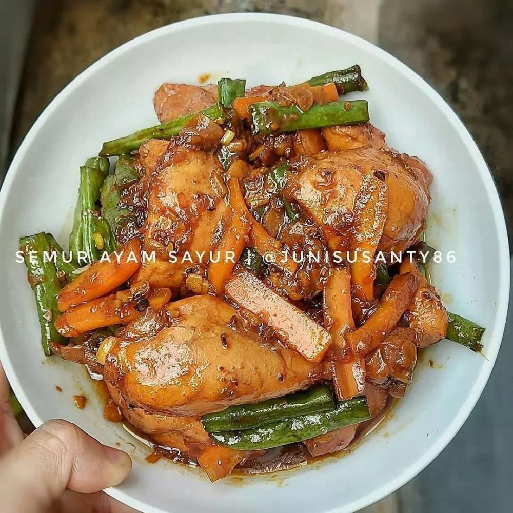 17 Resep semur ayam ala rumahan lauk andalan buka puasa, enak, sederhana, dan nggak bikin bosan