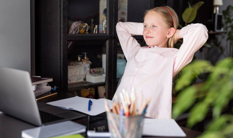 Learning quotes bijak © Freepik