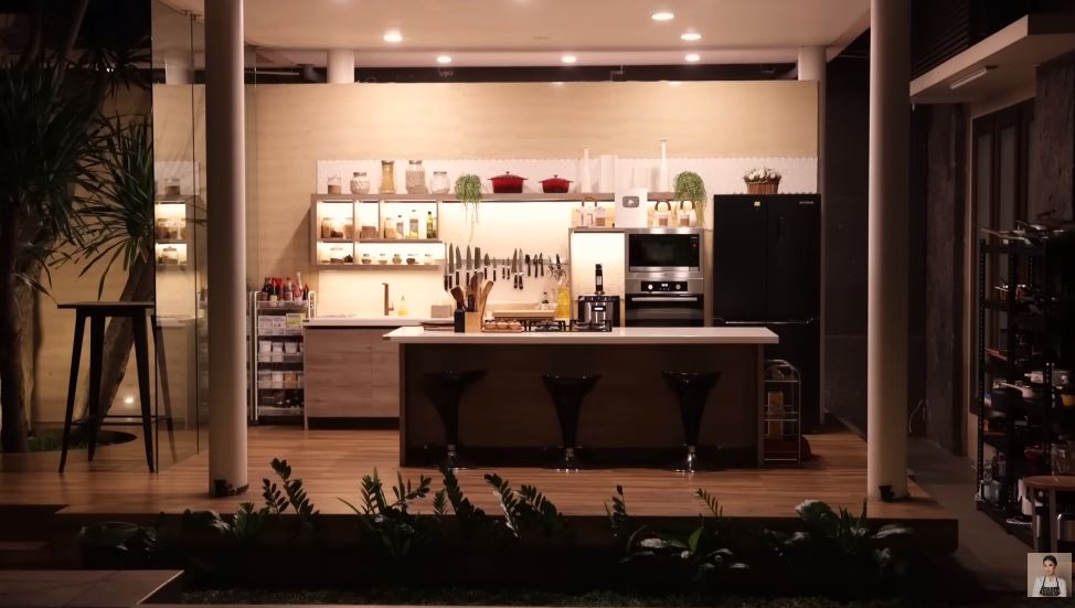 penampakan dapur devina masterchef © YouTube