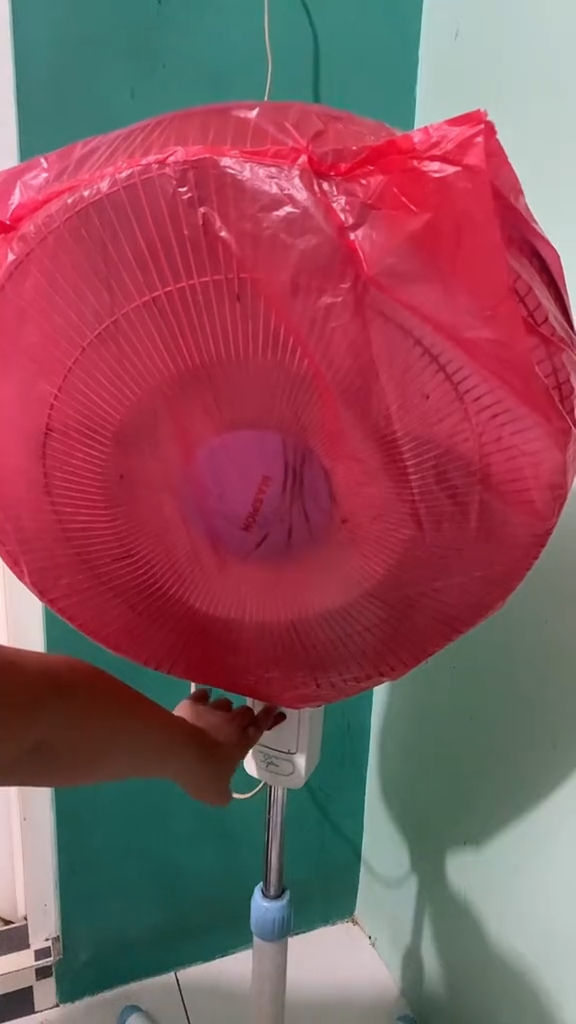 Kinclong dalam 15 menit, ini cara bersihkan debu kipas angin tanpa dibongkar cuma pakai 2 bahan dapur