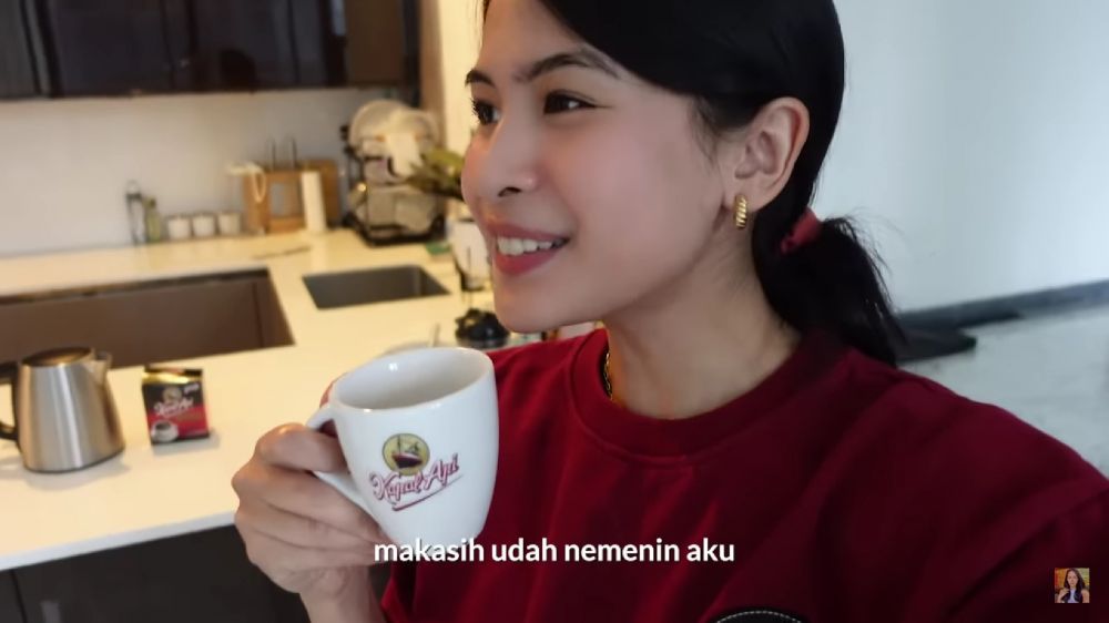 dapur apartemen maudy ayunda © 2024 brilio.net