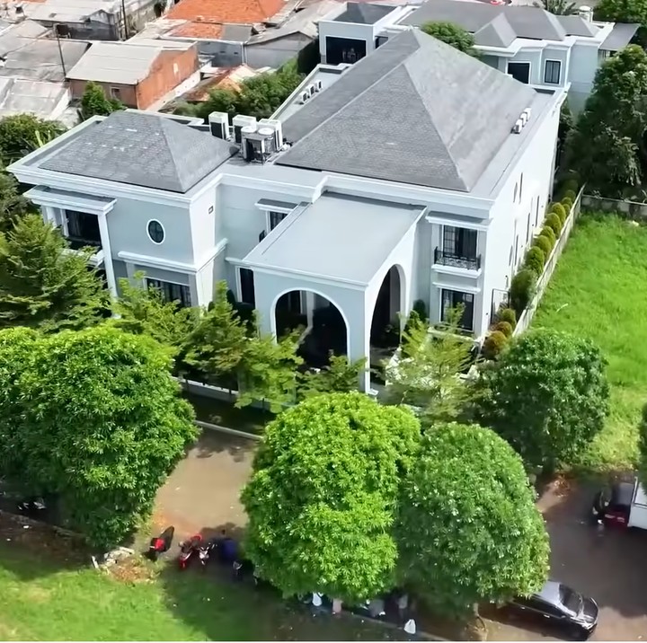 fasad rumah milik bos skincare © berbagai sumber fasad rumah milik bos skincare © berbagai sumber