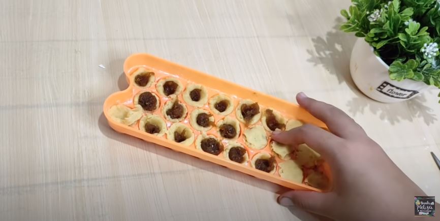 Cara cerdas warganet mencetak kue nastar ini lebih cepat dan bentuknya bulat sempurna pakai 1 alat