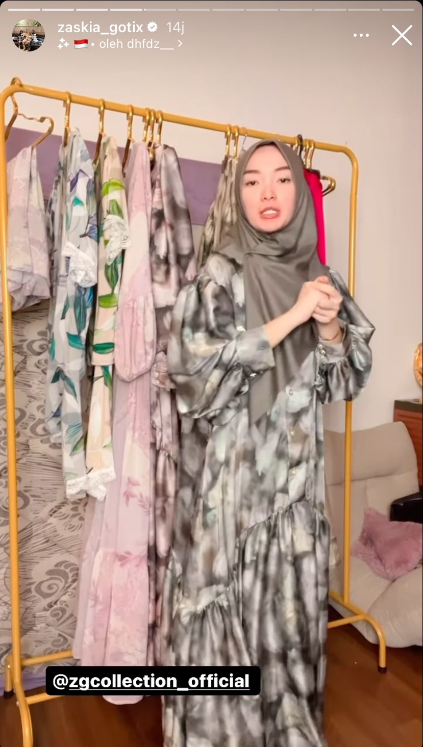 Hasil jahit dengan tangan sendiri, begini 9 potret Zaskia Gotik banting stir jualan baju dan hijab