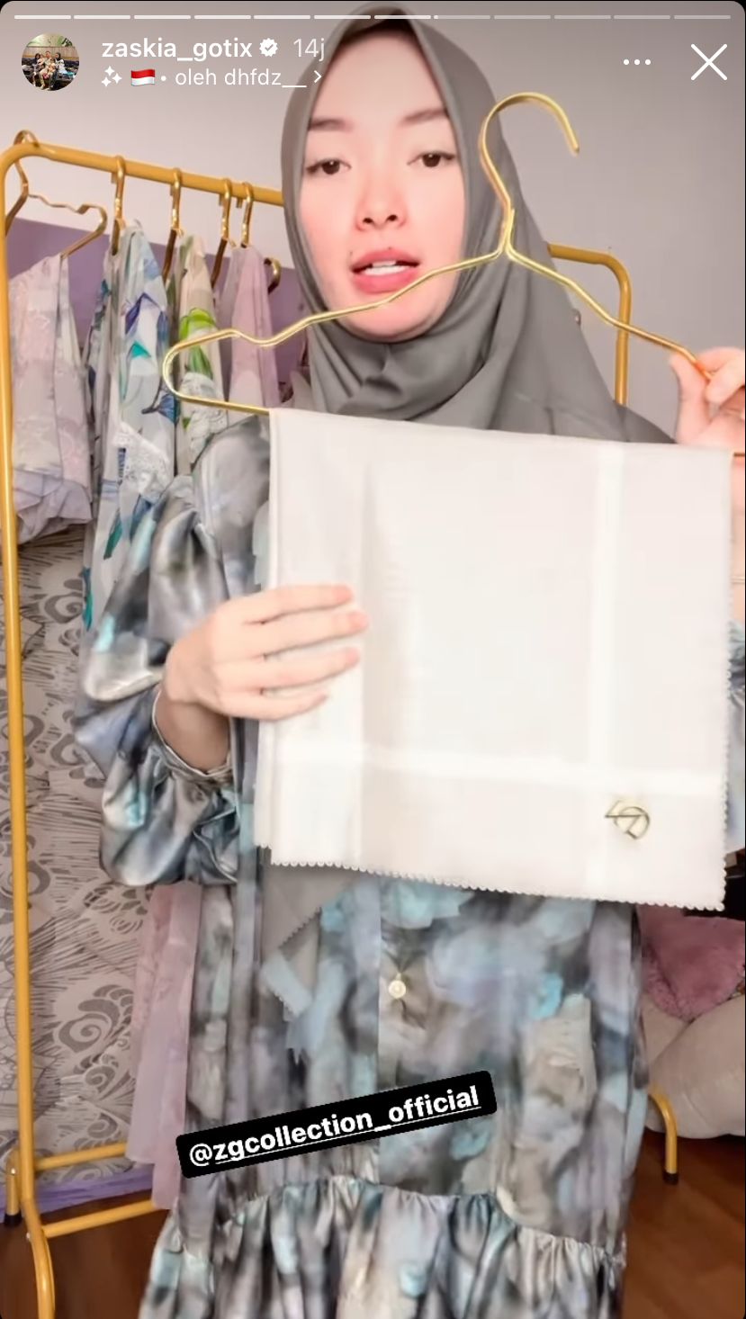 Hasil jahit dengan tangan sendiri, begini 9 potret Zaskia Gotik banting stir jualan baju dan hijab