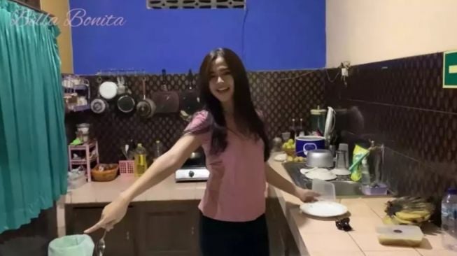 dapur Bella Bonita berantakan © YouTube dapur Bella Bonita berantakan © YouTube