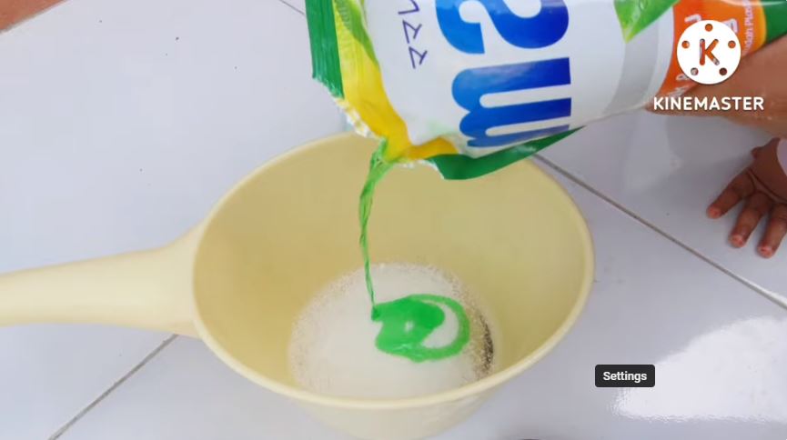 Cuma tambah 2 bahan dapur, ini trik bersihkan kerak keramik kamar mandi agar bersih dan mengilap