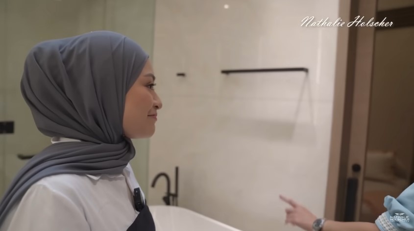 kamar mandi Maia Estianty AC central © YouTube kamar mandi Maia Estianty AC central © YouTube