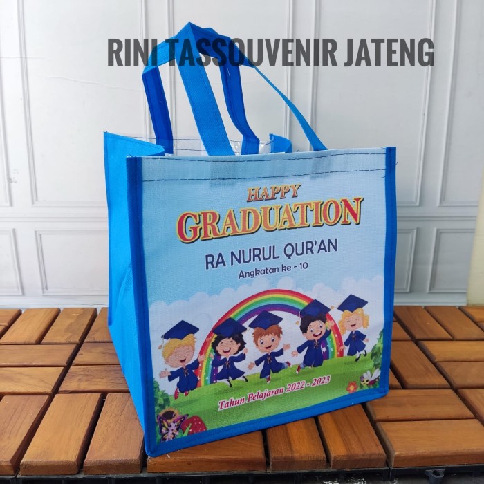 15 Contoh cinderamata untuk sekolah © 2024 berbagai sumber