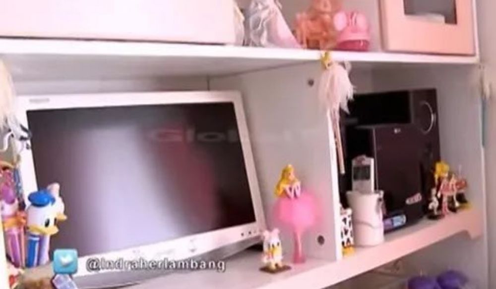 Pecinta princess Disney, 9 potret kamar tidur Sandra Dewi sebelum nikah tampilannya imut serba pink