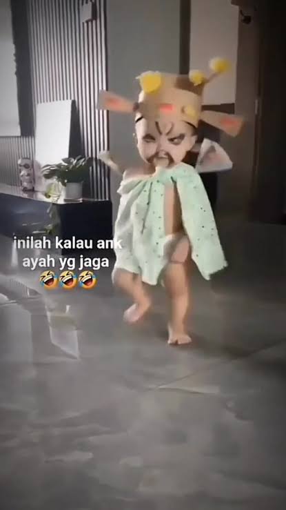 kelakuan bapak saat dipasrahin ngemong anak berbagai sumber