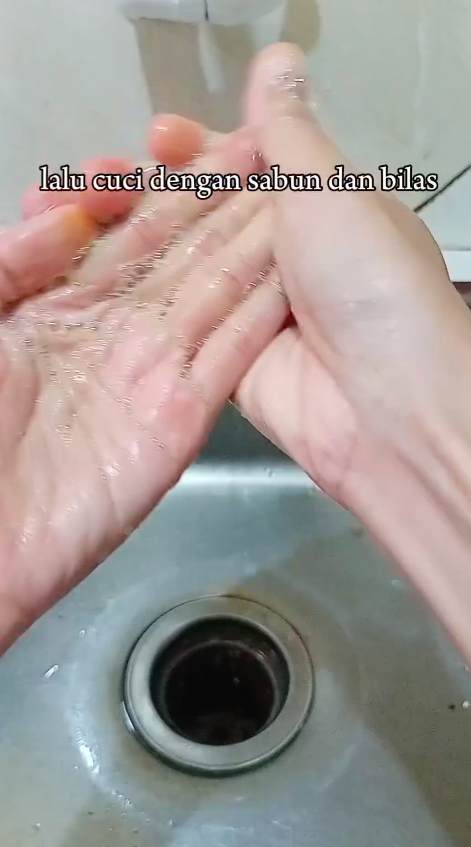 Bukan digosok baking soda, begini trik cepat bersihkan noda kunyit di tangan dan kuku pakai 1 bahan