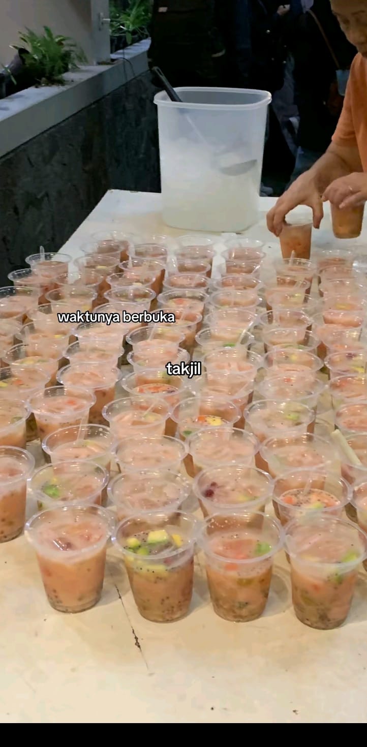 buka puasa di gereja © TikTok