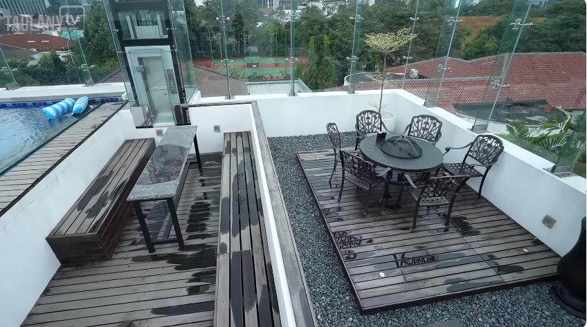 potret rooftop eko patrio © YouTube potret rooftop eko patrio © YouTube