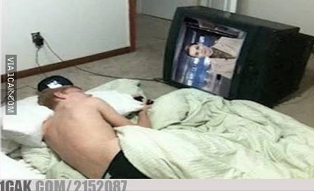 Potret kocak tata letak TV ini nggak wajar abis © Instagram