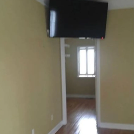 Potret kocak tata letak TV ini nggak wajar abis © Instagram