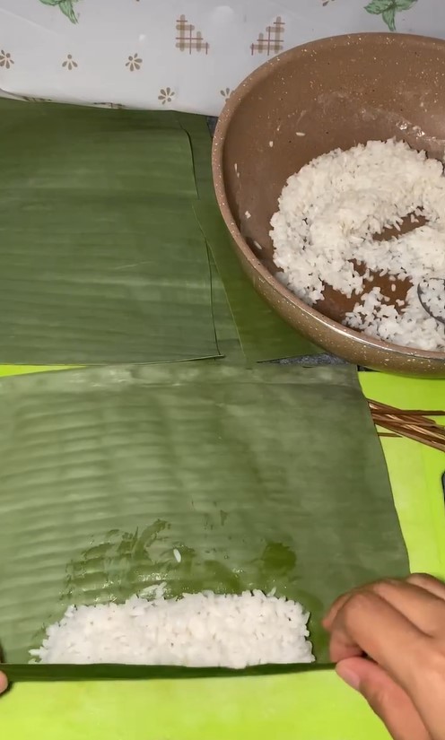 Pulen dalam 12 menit, wanita muda ini bagikan trik merebus lontong daun pisang agar semakin hemat gas