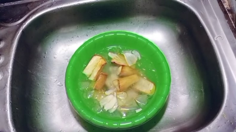 Tanpa direbus, ini trik goreng singkong agar teksturnya empuk, renyah, dan gurih pakai 3 bahan dapur