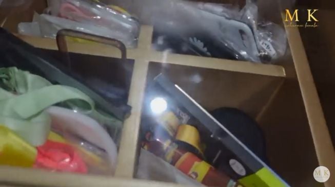 walk in closet Sarwendah Mangga Dua © YouTube