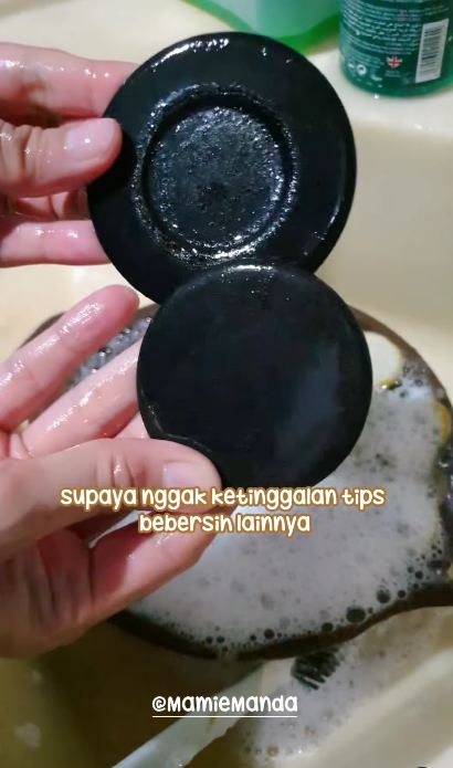 Tanpa direndam air panas, begini trik bersihkan tungku kompor berkerak cuma pakai 3 bahan dapur