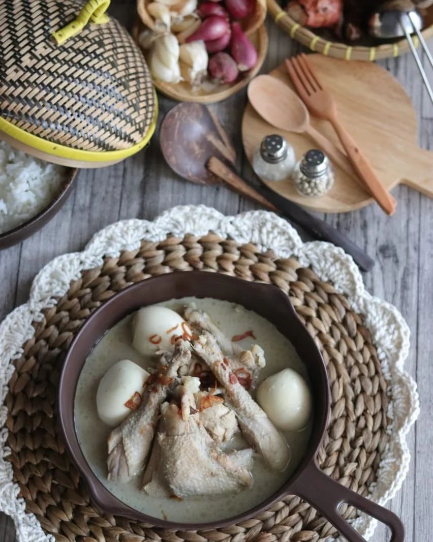 25 Resep opor ayam menu andalan Lebaran, enak, gurih, simpel, dan menggugah selera