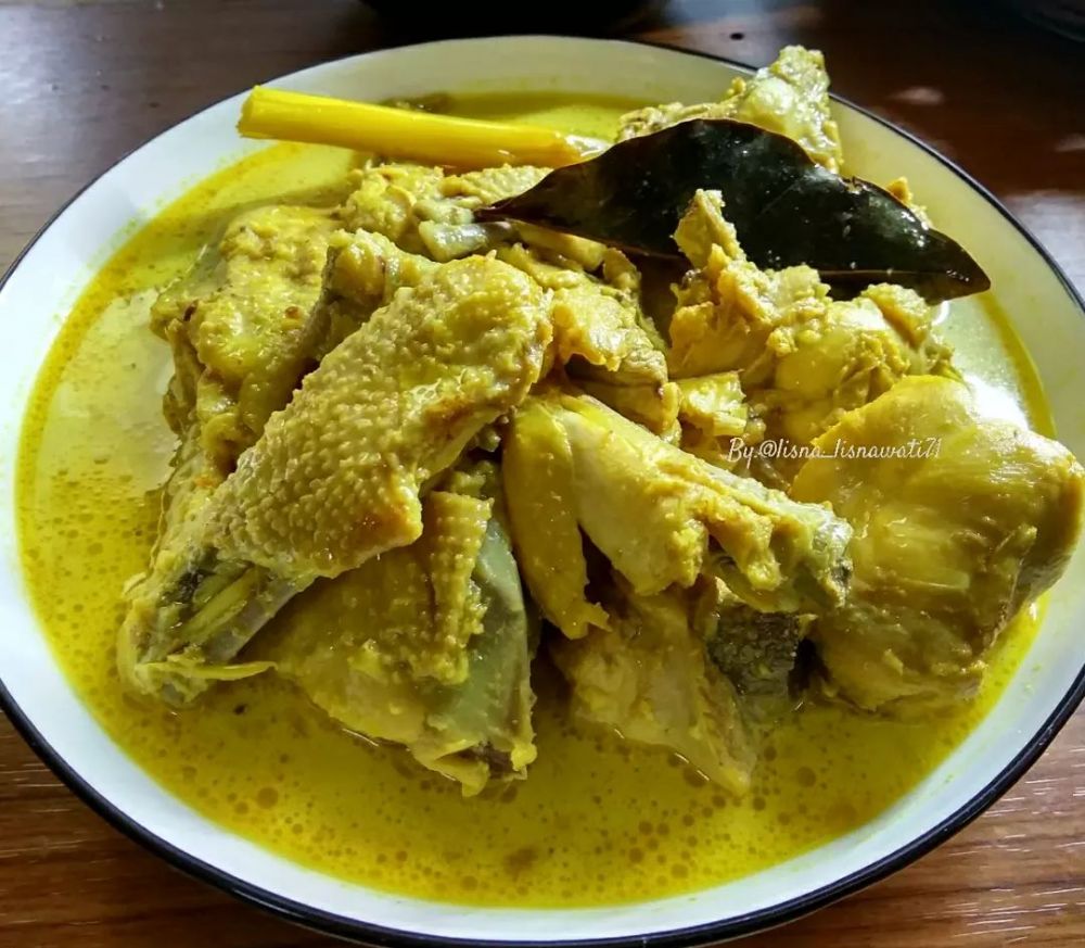 25 Resep opor ayam menu andalan Lebaran, enak, gurih, simpel, dan menggugah selera