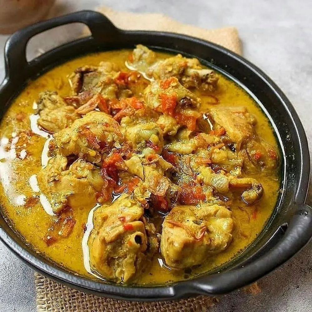 25 Resep opor ayam menu andalan Lebaran, enak, gurih, simpel, dan menggugah selera