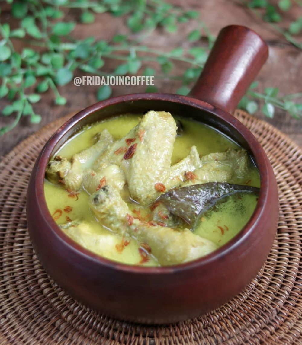 25 Resep opor ayam menu andalan Lebaran, enak, gurih, simpel, dan menggugah selera