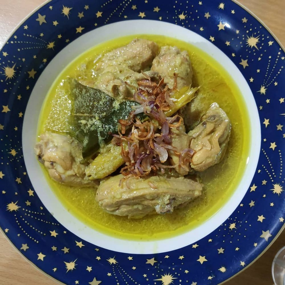 25 Resep opor ayam menu andalan Lebaran, enak, gurih, simpel, dan menggugah selera