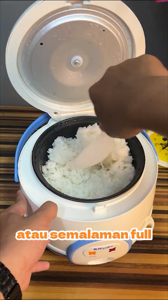 Tanpa tambahan bahan, trik agar nasi tak kering dan berkerak walau disimpan seharian di rice cooker