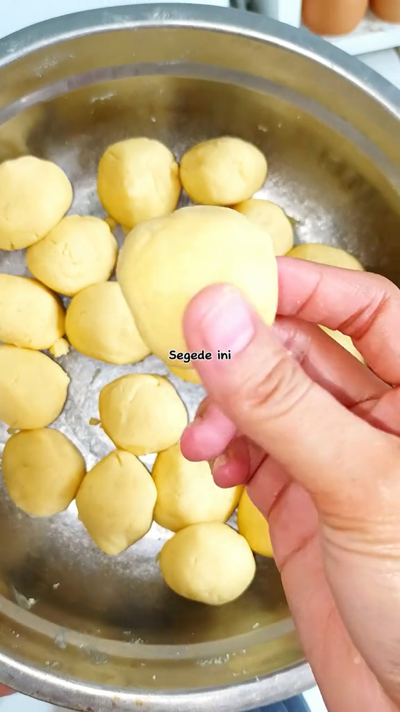 Tanpa telur dan butter, ini cara bikin nastar semakin glowing, tidak retak, dan lumer di mulut