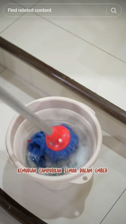 Tanpa tambahan garam dan cuka, ini trik mengepel lantai agar tak amis dan kesat hingga seminggu