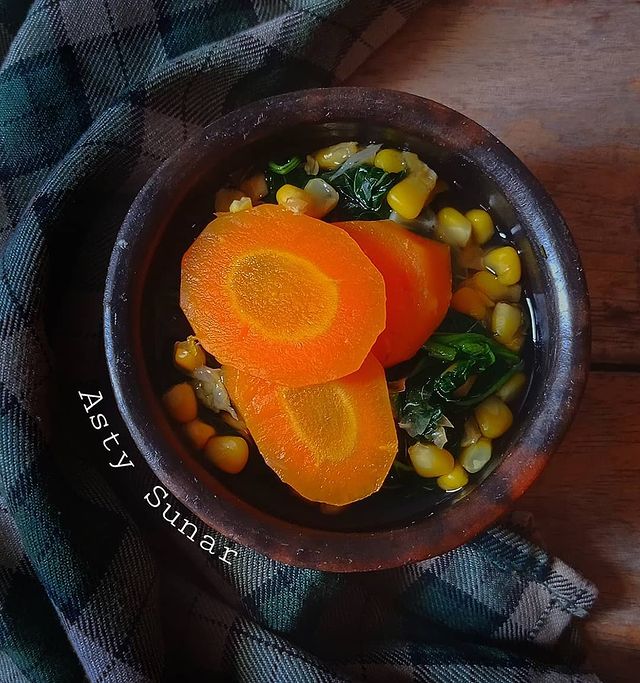 13 Resep sayur bayam bening untuk sahur, segar, simpel, dan menggugah selera