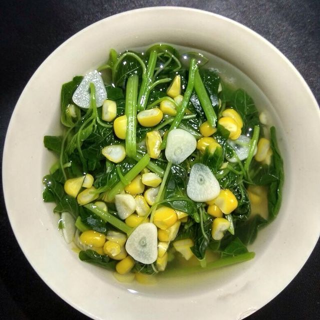 13 Resep sayur bayam bening untuk sahur, segar, simpel, dan menggugah selera