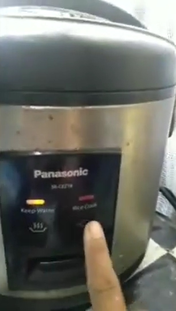 Tak perlu dijemur, ini trik mudah goreng kerupuk udang agar hasilnya mekar dan nggak gosong