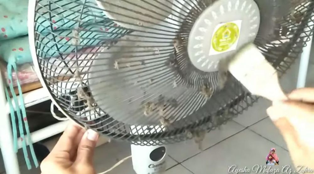 Tak perlu baking soda, trik bersihkan kipas angin ala emak-emak ini bikin kinclong pakai 1 bahan dapur