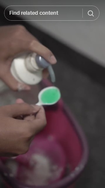 Tanpa direndam detergen, ini trik memutihkan kain pel kotor berminyak cuma pakai 3 bahan dapur