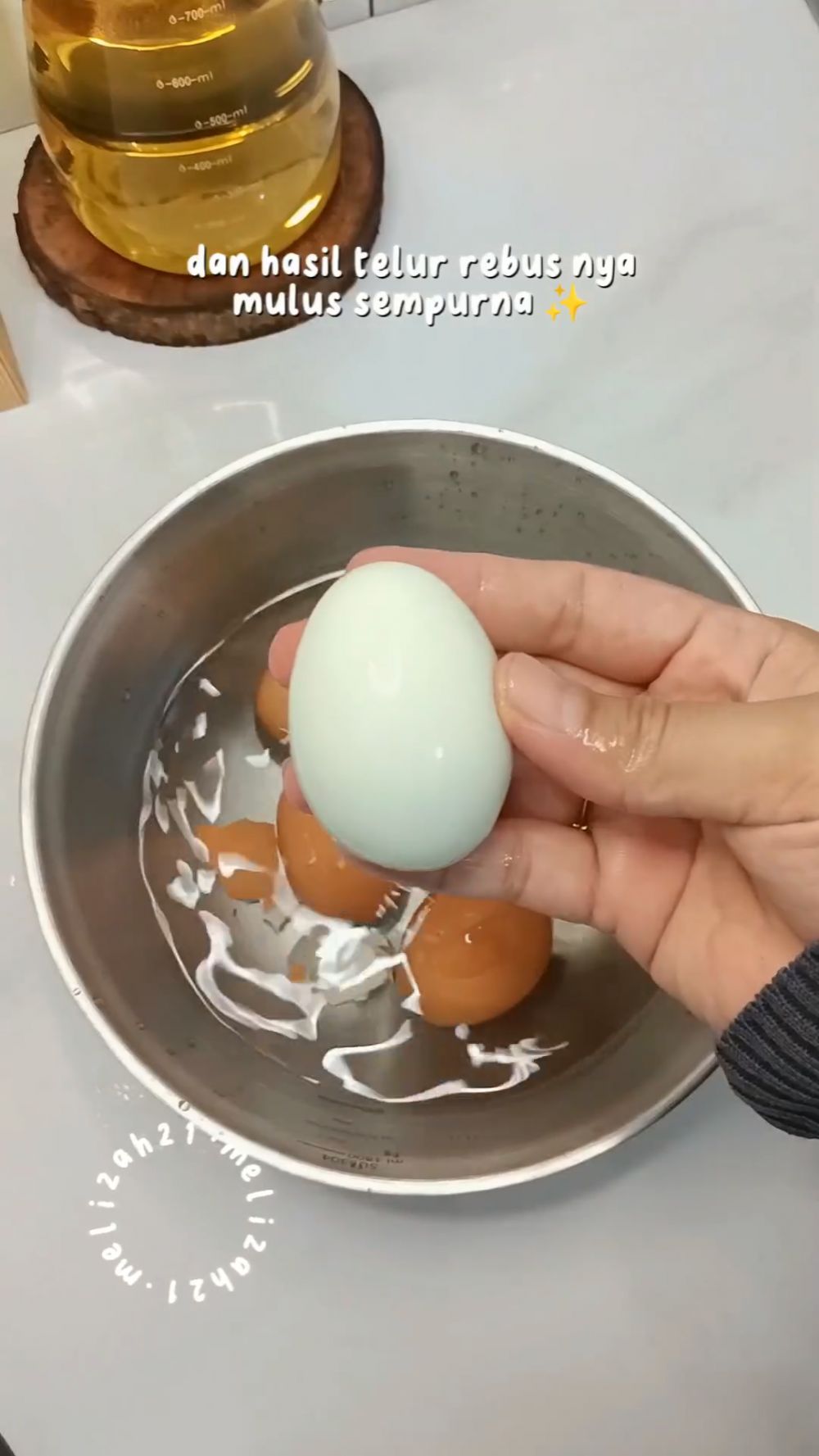 Nggak cuma ditambah garam, ini cara merebus telur agar mudah dikupas cuma tambah 1 bahan makanan