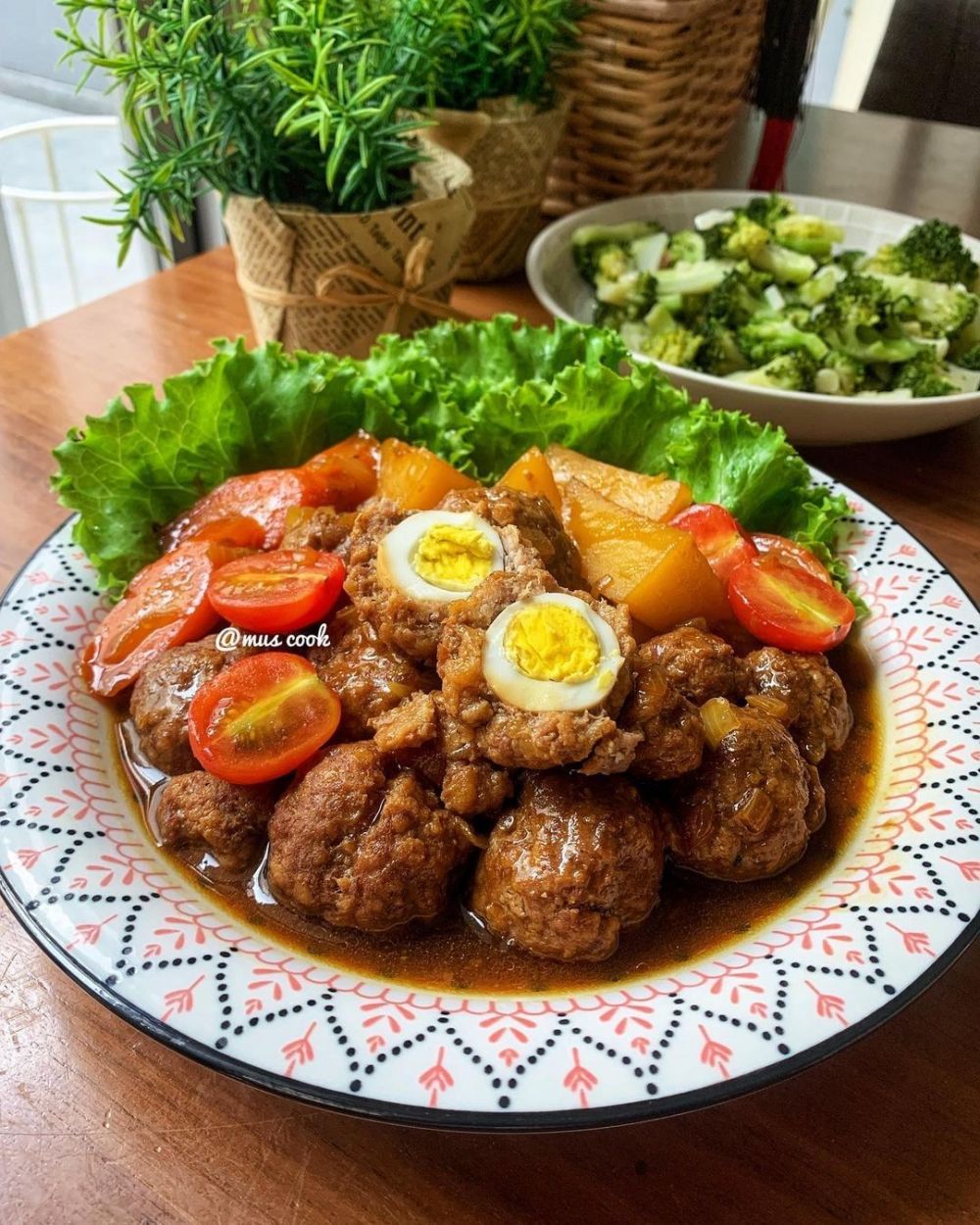 17 Resep bola daging berbagai bumbu untuk sahur, nikmat, simpel, dan menggugah selera
