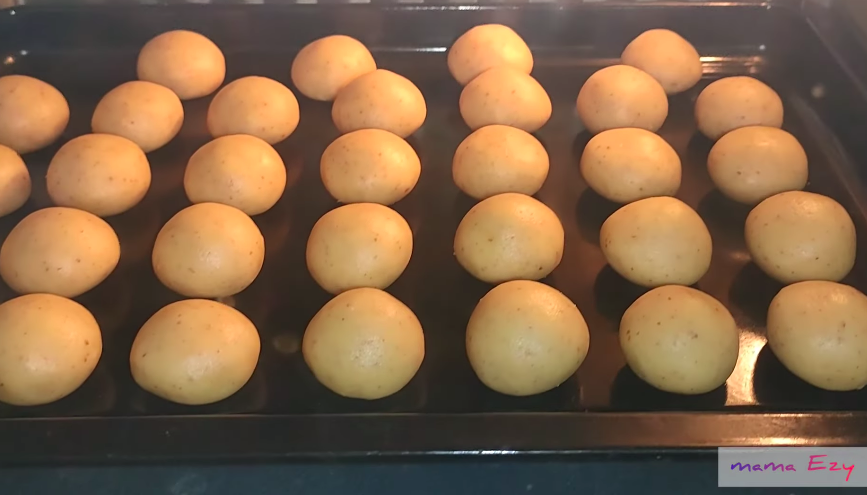 Tak perlu ditabur satu per satu, ini trik agar gula putri salju menempel sempurna dan tidak cepat cair